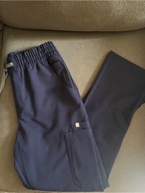 BRAND NEW FIGS Women’s Dowa Straight Leg Scrub Pants - Navy Blue